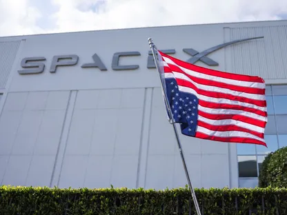 ماسك: "سبيس إكس" ستعطي الأولوية لبناء مدينة متنامية على القمر