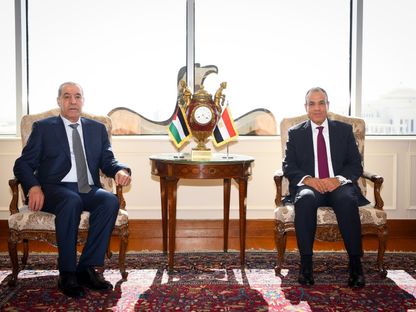 وزير الخارجية والهجرة المصري بدر عبد العاطي يستقبل نائب الرئيس الفلسطيني حسين الشيخ في القاهرة. 10 مايو 2025 - الصفحة الرسمية لوزارة الخارجية المصرية
