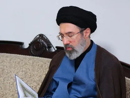 "رجل الكواليس".. من هو مجتبى خامنئي المرشح لمنصب مرشد إيران؟