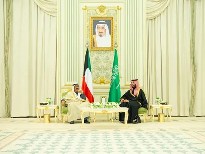 ولي العهد السعودي يؤكد لأمير الكويت تضامن المملكة ويدين الاعتداءات الإيرانية المتواصلة