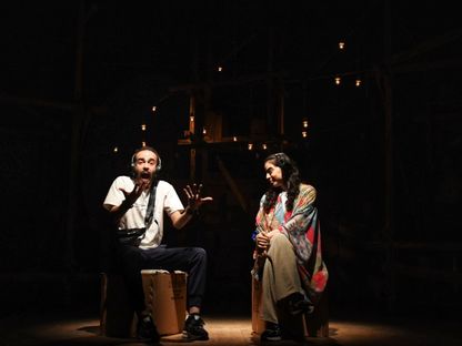 "أوبرا العتبة".. مسرحية تبدأ من السوق الشعبية قبل دخول المسرح بالقاهرة
