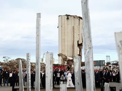 البابا ليو الرابع عشر يقيم صلاة في موقع انفجار مرفأ بيروت. 2 ديسمبر 2025 - Reuters