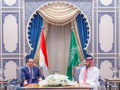 ولي العهد السعودي يبحث مع الرئيس المصري جهود خفض التصعيد بالمنطقة