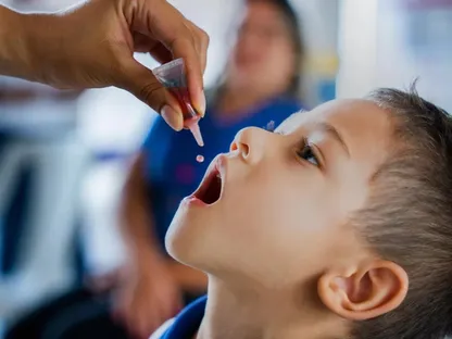 صورة تعبيرية لطفل يتلقى جرعة لقاح ضد أحد الأمراض - unicef.org