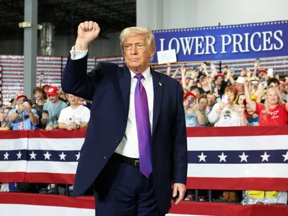 حرب إيران.. ترمب: لن نغادر "حتى إنجاز المهمة" ونراقب مضيق هرمز عن كثب