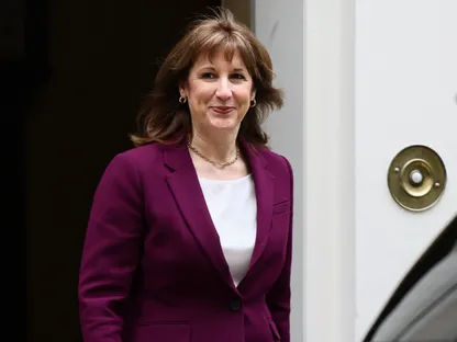 بريطانيا.. وزيرة الخزانة تحذّر من تداعيات اقتصادية كبيرة لحرب إيران