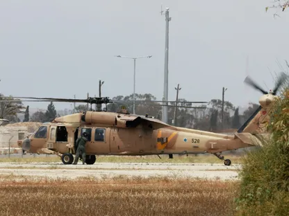 حماس تستعد لإطلاق سراح عيدان ألكسندر دون مراسم وسط "هدنة مؤقتة" في غزة