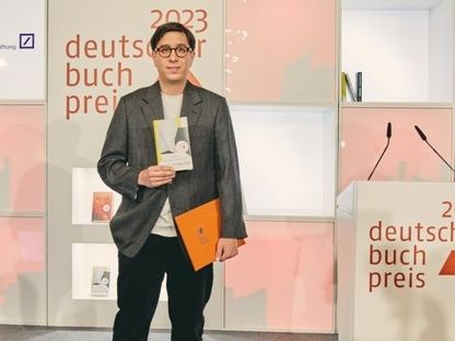 الكاتب النمساوي تونيو شاخنجر الفائز بجائزة الكتاب الألماني. 20 أكتوبر 2023 - boersenverein.de