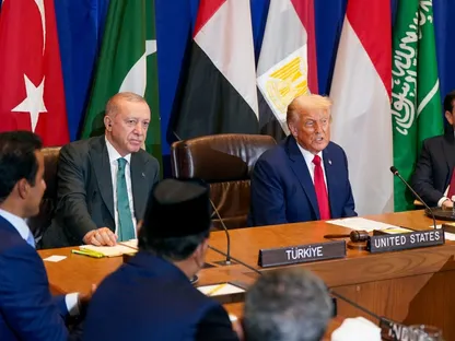 جانب من اجتماع الرئيس الأميركي دونالد ترمب مع قادة دول عربية وإسلامية في نيويورك لبحث إنهاء الحرب على غزة. 23 سبتمبر 2025 - REUTERS