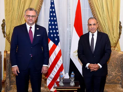 وزير الخارجية المصري بدر عبد العاطي ومسعد بولس كبير مستشاري الرئيس الأميركي للشؤون العربية والإفريقية خلال لقاء في القاهرة. 2 نوفمبر 2025 - الصفحة الرسمية لوزارة الخارجية المصرية