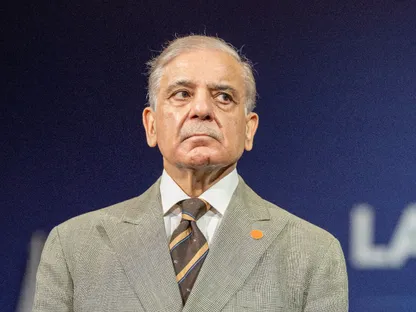 شهباز شريف يدين هجمات الحوثيين على السعودية: باكستان تقف إلى جانب المملكة