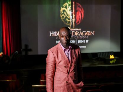 الممثل الإنجليزي ستيف توسان في العرض الخاص للحلقة الأولى من مسلسل Hous Of The Dragon، دبي، الإمارات، 12 يونيو 2024 - OSN