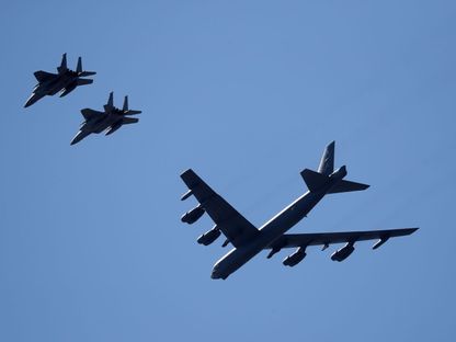 قاذفات B-52 الأميركية تحلق فوق منطقة لوس أنجلوس الأميركية. 5 يناير 2020 - AFP