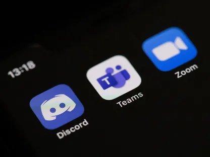 شعارات تطبيقات "زووم" و"تيمز" و"ديسكورد" على شاشة هاتف ذكي - AFP