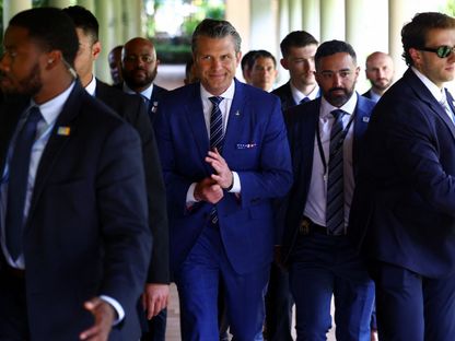 وزير الدفاع الأميركي بيت هيجسيث يصل لحضور اجتماع ثلاثي بين اليابان والولايات المتحدة وأستراليا بالقمة الأمنية في شانجريلا في سنغافورة. 31 مايو 2025 - REUTERS