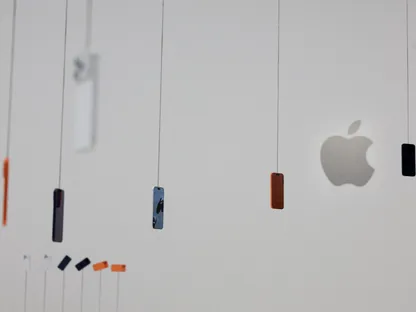 أبل "المتأخرة" تستقطب مسؤولاً سابقاً بمايكروسوفت لقيادة مشروعها للذكاء الاصطناعي