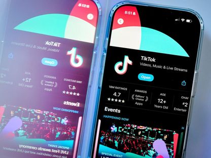 تطبيق TikTok على هاتف ذكي لمستخدم في مدينة نيويورك الأميركية. 15 يناير 2025 - Bloomberg