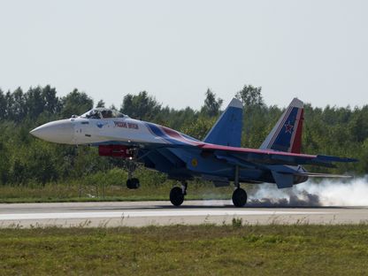 طائرة Su-35S خلال المنتدى العسكري التقني الدولي "الجيش 2022" في ميدان التدريب العسكري كوبينكا في موسكو، روسيا. 17 أغسطس 2022 - AFP
