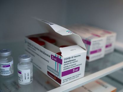عبوة اللقاح المضاد لفيروس كورونا من شركة "أسترازينيكا" - REUTERS
