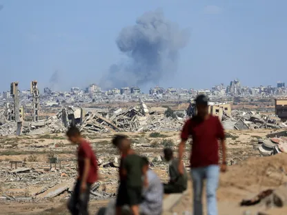 تصاعد الدخان عقب الانفجارات في مدينة غزة. 6 أكتوبر 2025 - REUTERS