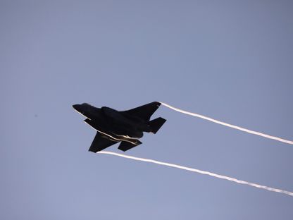 طائرة F-35 تابعة لسلاح الجو الإسرائيلي تحلق في قاعدة حتسريم الجوية جنوب إسرائيل. 26 ديسمبر 2018 - REUTERS
