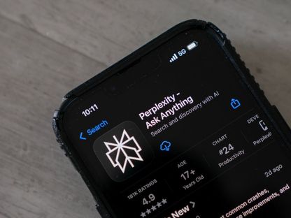 شعار تطبيق شركة Perplexity AI على هاتف ذكي في واشنطن. 1 يونيو 2025 - Bloomberg