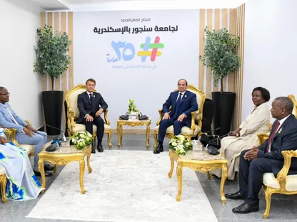 السيسي يستقبل ماكرون ويجدد رفض مصر القاطع لأي مساس بسيادة الدول العربية
