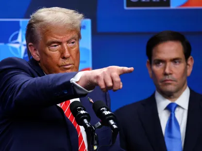 تباين المواقف.. تضارب بين أسباب ترمب وروبيو بشأن حرب إيران