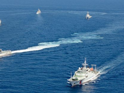 سفن صينية ويابانية قرب جزر "سينكاكو" المتنازع عليها في بحر الصين الشرقي. 10 سبتمبر 2013 - REUTERS