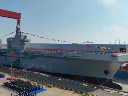 الصين تختبر دمج المسيرة الشبحية GJ-11 على حاملة الطائرات Sichuan