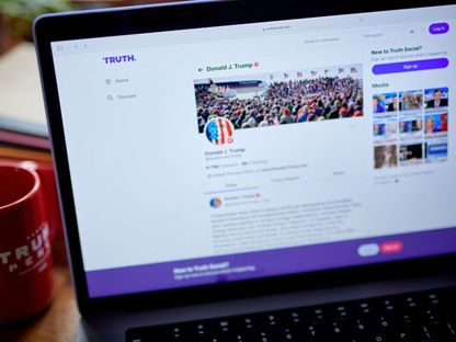 موقع منصة Truth Social (تروث سوشيال) على كمبيوتر محمول تم ترتيبه في نيويورك، الولايات المتحدة، الجمعة. 22 مارس 2024 - Bloomberg