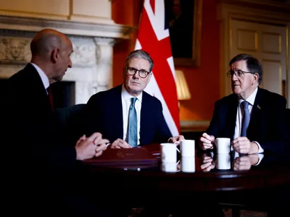 أمين عام الناتو الأسبق: ستارمر يعرض الأمن القومي البريطاني للخطر