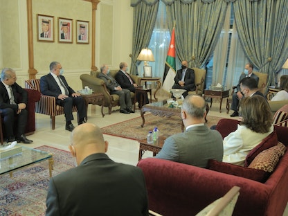 جانب من لقاء رئيس الوزراء الأردني بشر الخصاونة بالوفد السوري في عمان، 28 سبتمبر 2021 - وكالة الأنباء الأردنية