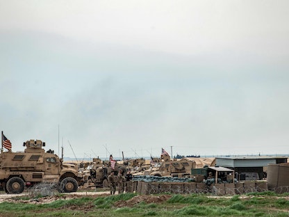 جنود أميركيون في قاعدة عسكرية شمال شرق الحسكة السورية، 6 مارس 2020 - AFP