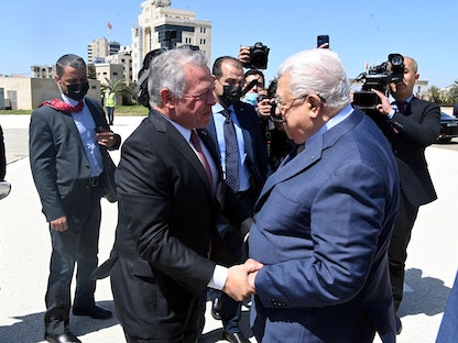 الرئيس الفلسطيني محمود عباس يستقبل ملك الأردن عبد الله الثاني في رام الله - 28 مارس 2022 - via REUTERS