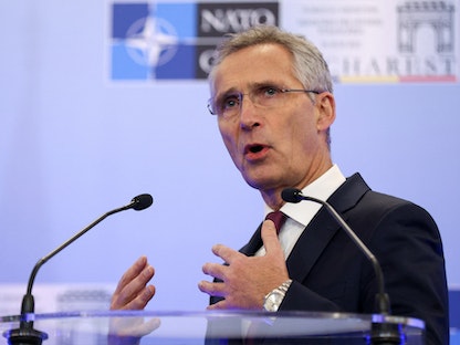 الأمين العام لحلف الناتو ينس ستولتنبرج خلال مؤتمر عقب اجتماع وزراء خارجية الناتو في بوخارست الرومانية- 30 نوفمبر 2022. - REUTERS