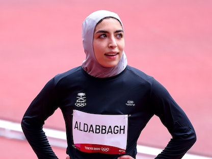 العداءة السعودية ياسمين الدباغ بعد نهاية مشاركتها في الأولمبياد - twitter/@saudiolympic