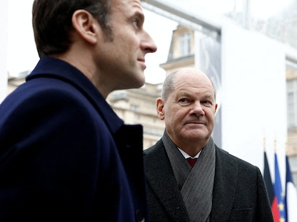 الرئيس الفرنسي إيمانويل ماكرون والمستشار الألماني أولاف شولتز في باريس. 09 فبراير 2023 - REUTERS