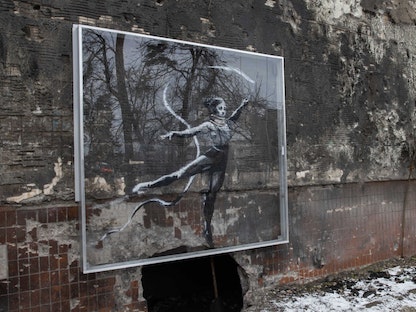 جدارية للفنان بانكسي في إحدى ضواحي كييف. 23 فبراير 2023 - ajax.systems