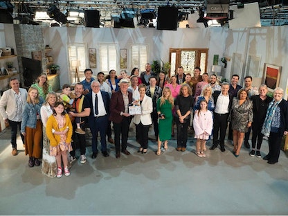 أبطال المسلسل الأسترالي الشهير Neighbours "الجيران" - Facebook@neighbours