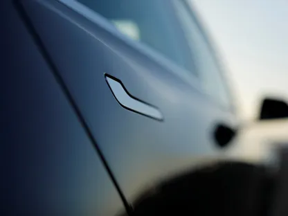 الصين تحظر مقابض الأبواب المخفية في السيارات ابتداءً من 2027