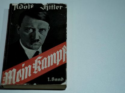 غلاف كتاب كفاحي الذي يروي سيرة هتلر - AFP