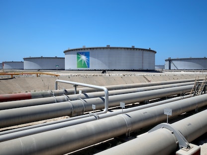 صورة عامة لحقل نفطي تابع لشركة أرامكو السعودية بميناء "رأس تنورة" النفطي - REUTERS