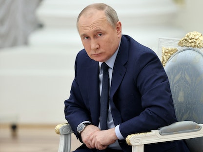 الرئيس الروسي فلاديمير بوتين خلال اجتماع بالكرملين في العاصمة موسكو- 20 أبريل 2022 - via REUTERS