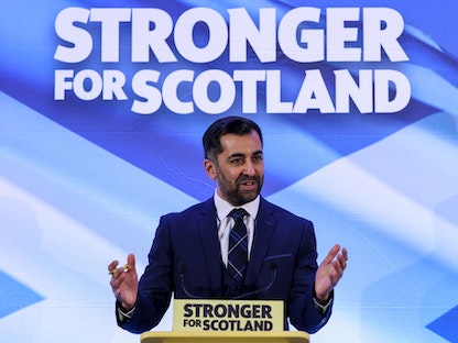 حمزة يوسف بعد إعلانه كزعيم جديد للحزب الوطني الاسكتلندي في إدنبرة بالمملكة المتحدة. 27 مارس 2023 - Bloomberg