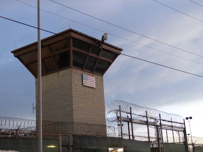 صورة تظهر البوابة الرئيسية في السجن العسكري بقاعدة جوانتانامو البحرية الأميركية في قاعدة جوانتانامو بكوبا. 16 أكتوبر 2018  - AFP