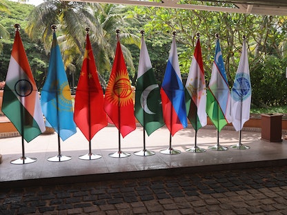 أعلام الدول المشاركة في اجتماع وزراء خارجية منظمة شنغهاي للتعاون (SCO) بجزيرة جوا في الهند. 4 مايو 2023 - REUTERS