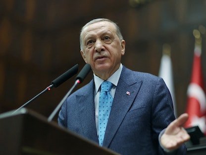 الرئيس التركي رجب طيب أردوغان يتحدث خلال اجتماع حزبه العدالة والتنمية في أنقرة - 1 فبراير 2023 - via REUTERS