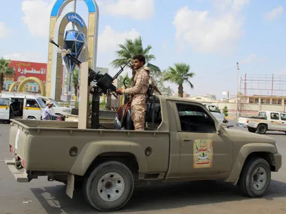 إنهاء المظاهر المسلحة في عدن.. خطة لإخلاء المعسكرات وإعادة التمركز