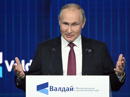 الرئيس الروسي فلاديمير بوتين خلال مشاركته في الجلسة العامة بمنتدى "فالداي" للحوار في موسكو، 27 أكتوبر 2022 - AFP